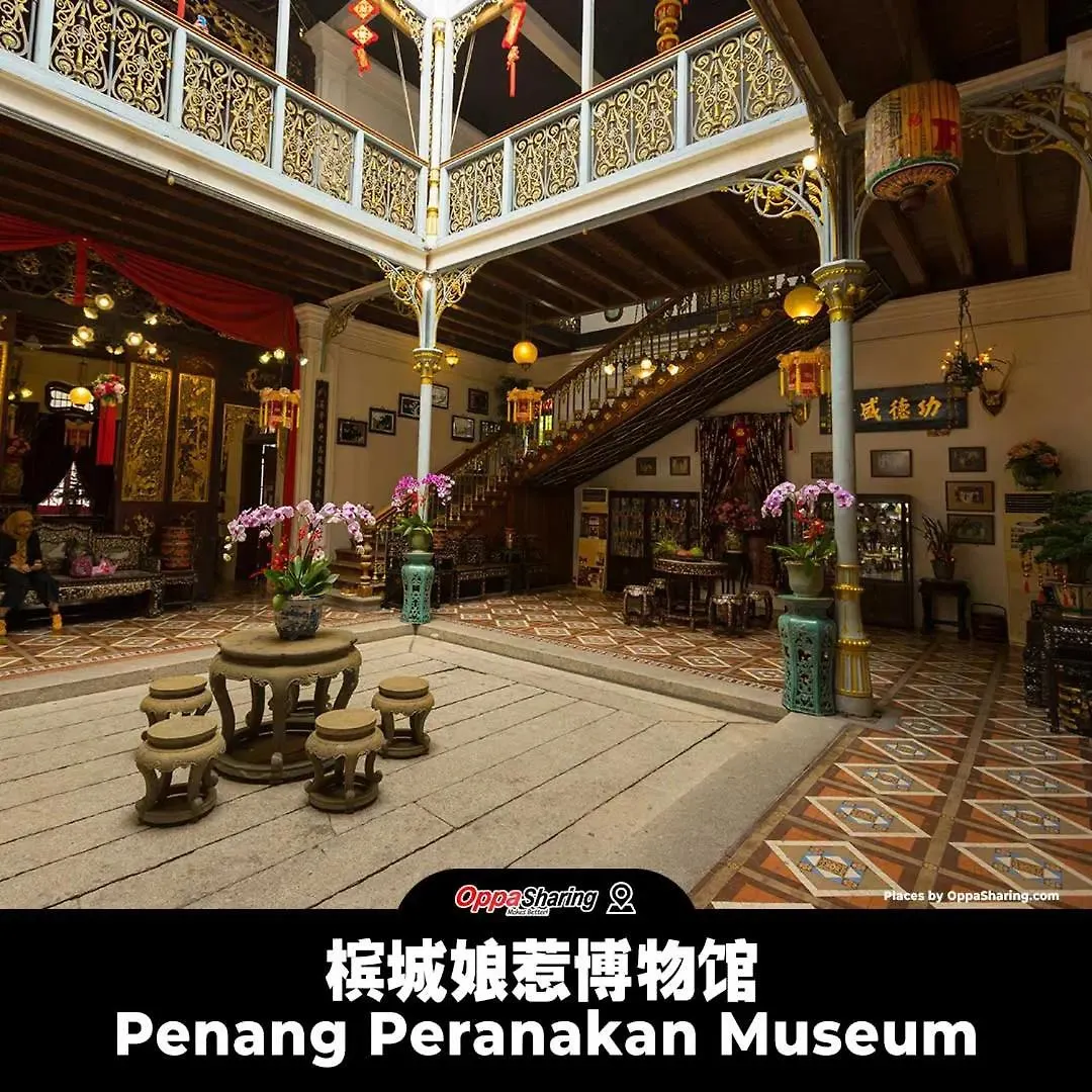Holiday home New! 10Pax Special 1,5 Storey Semi-D In Georgetown 70 Inch Smart Tv