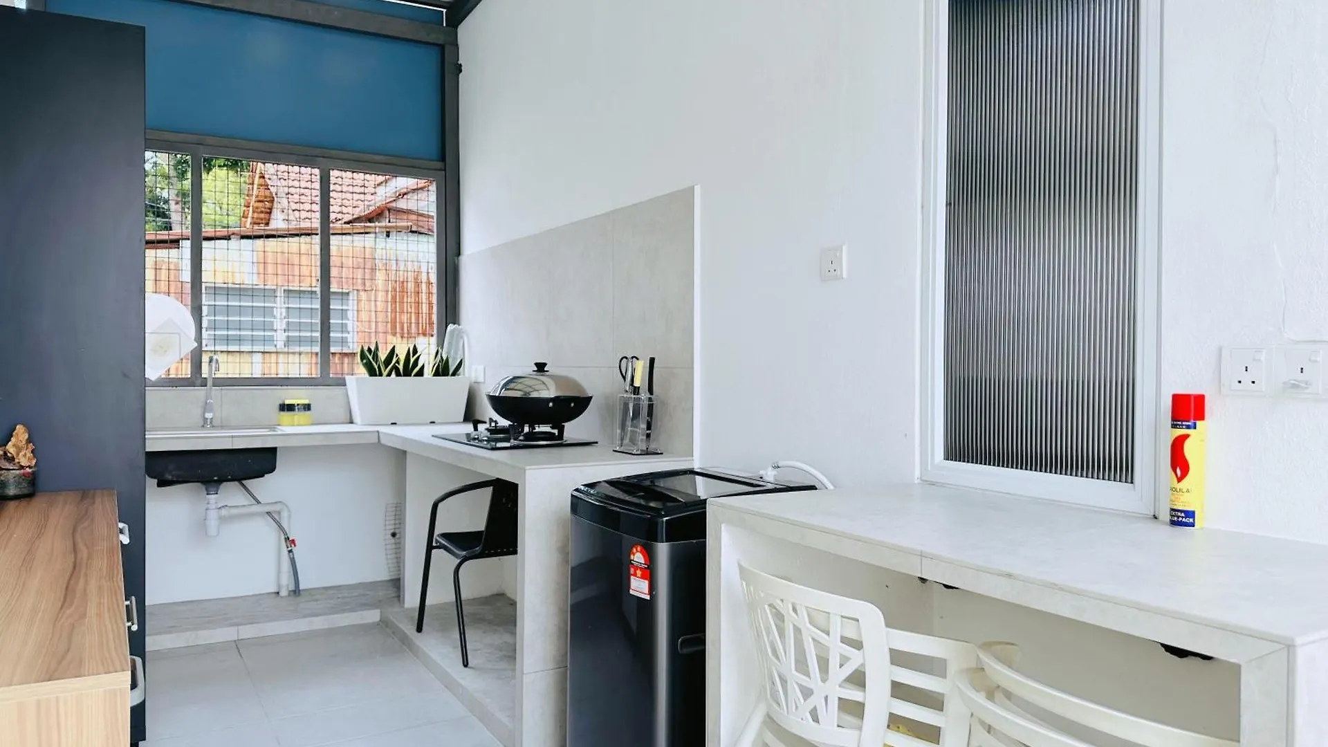 Holiday home New! 10Pax Special 1,5 Storey Semi-D In Georgetown 70 Inch Smart Tv