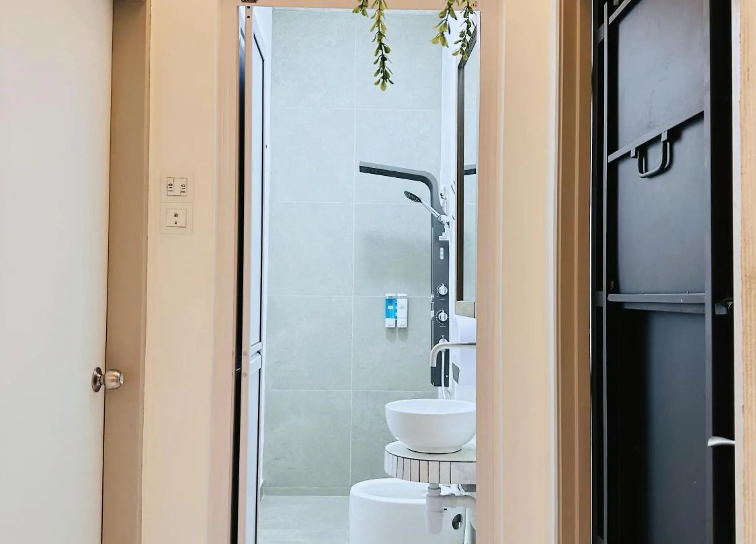 Holiday home New! 10Pax Special 1,5 Storey Semi-D In Georgetown 70 Inch Smart Tv