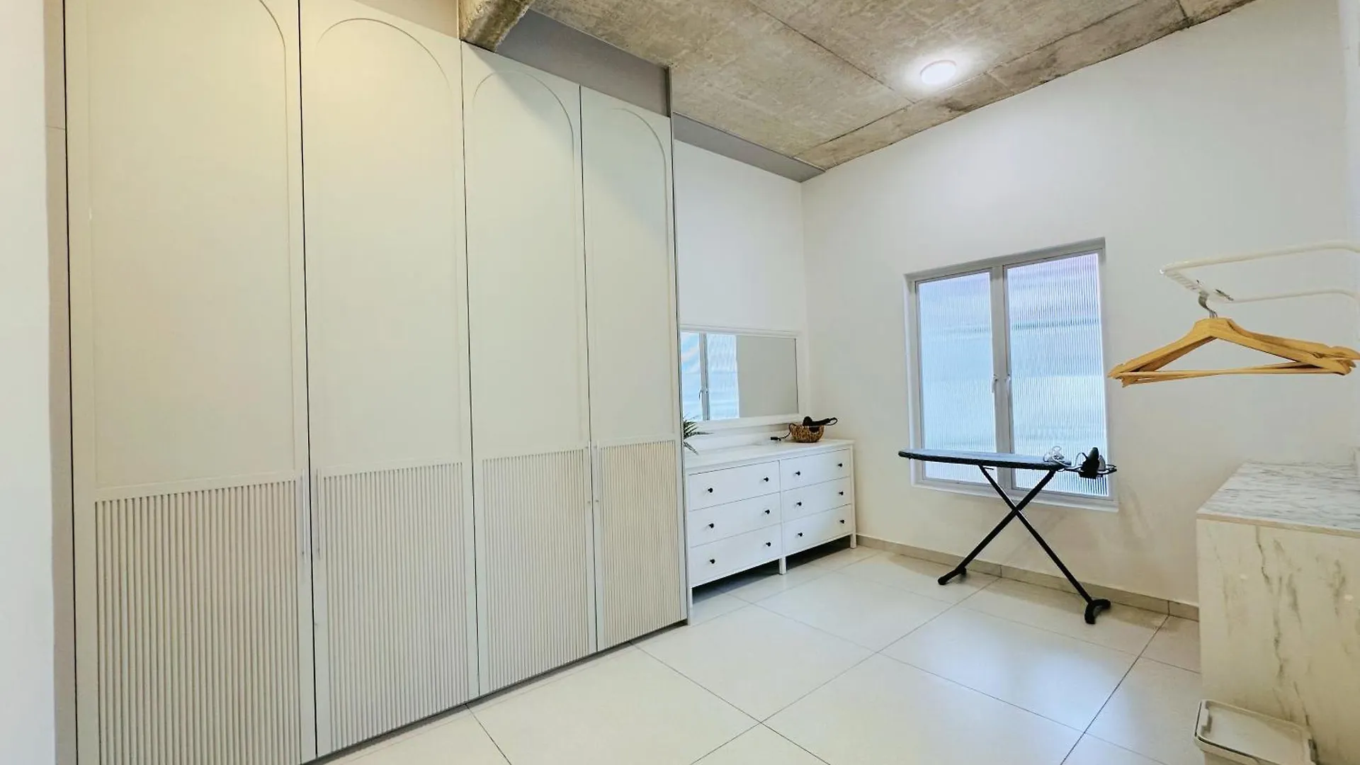New! 10Pax Special 1,5 Storey Semi-D In Georgetown 70 Inch Smart Tv Holiday home