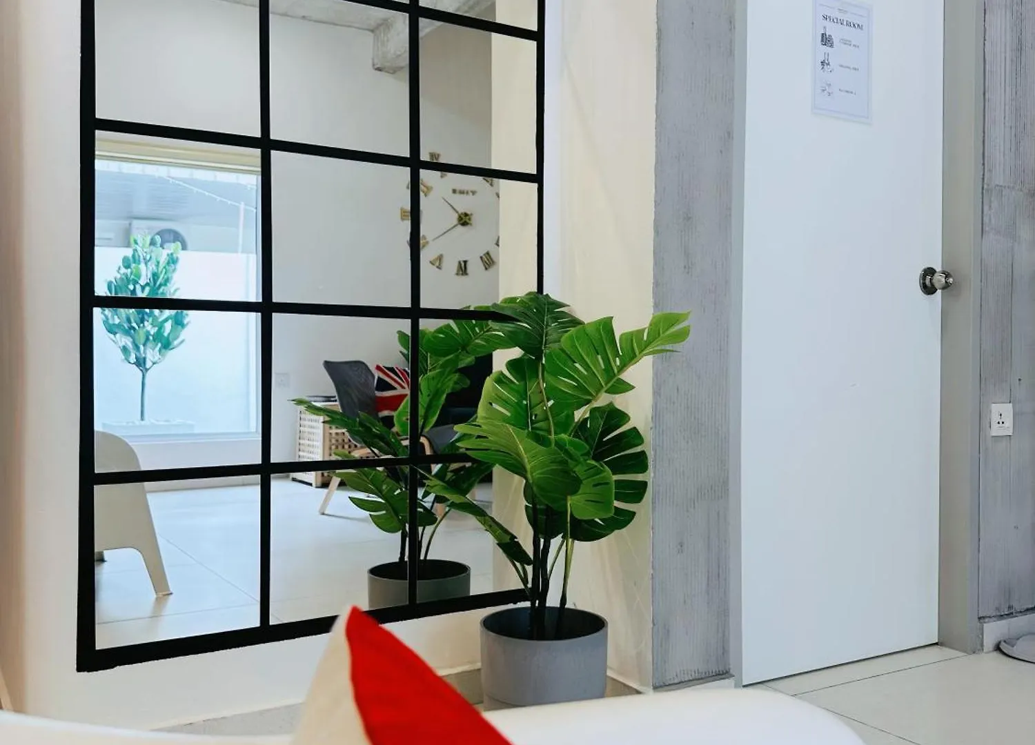 New! 10Pax Special 1,5 Storey Semi-D In Georgetown 70 Inch Smart Tv
