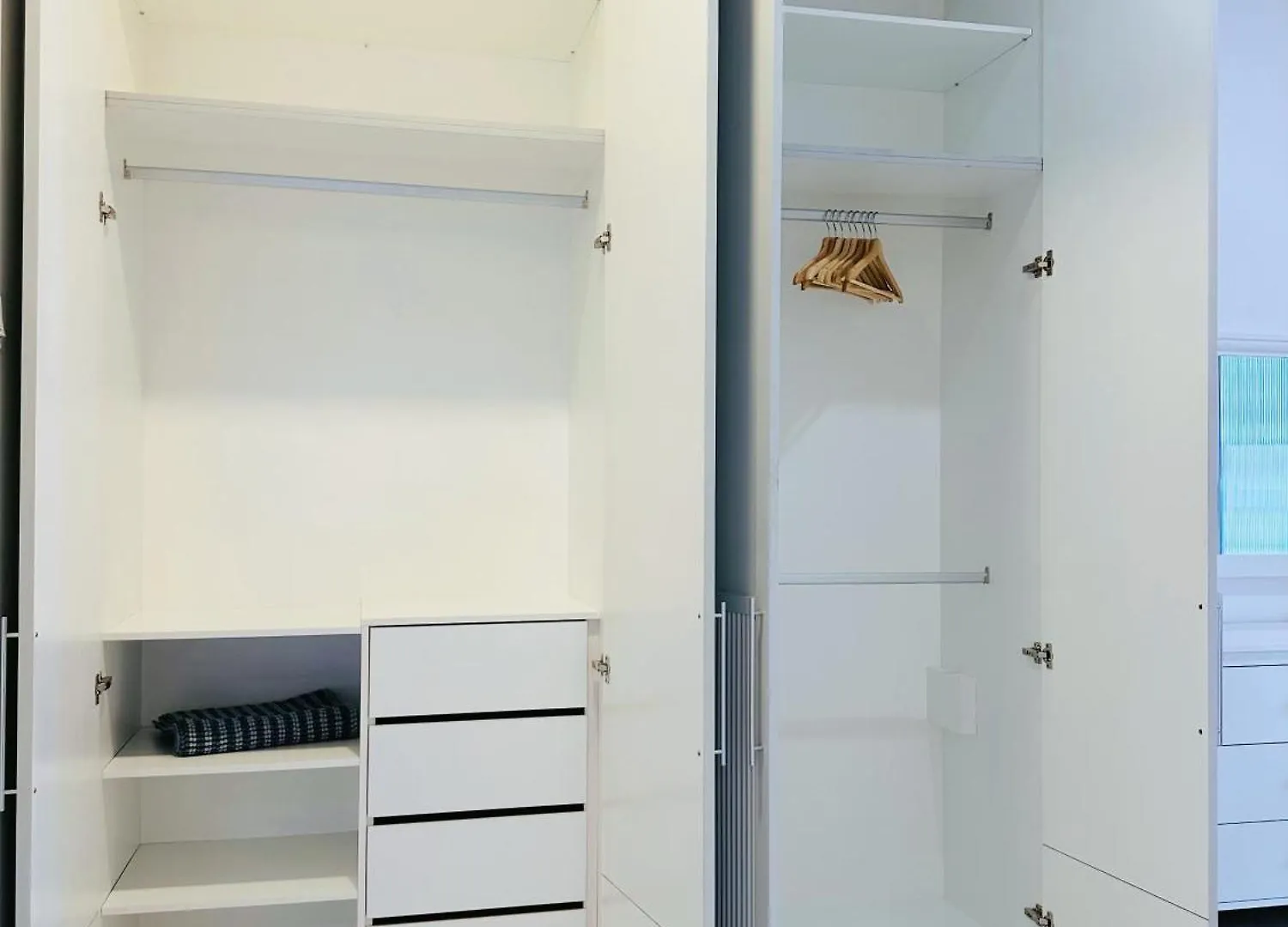 Holiday home New! 10Pax Special 1,5 Storey Semi-D In Georgetown 70 Inch Smart Tv