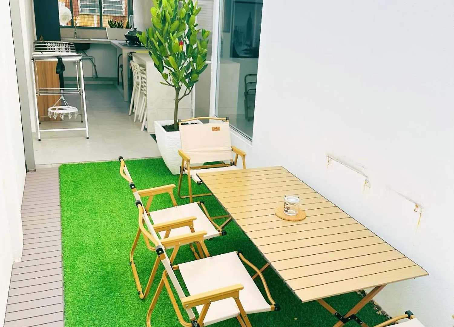Holiday home New! 10Pax Special 1,5 Storey Semi-D In Georgetown 70 Inch Smart Tv