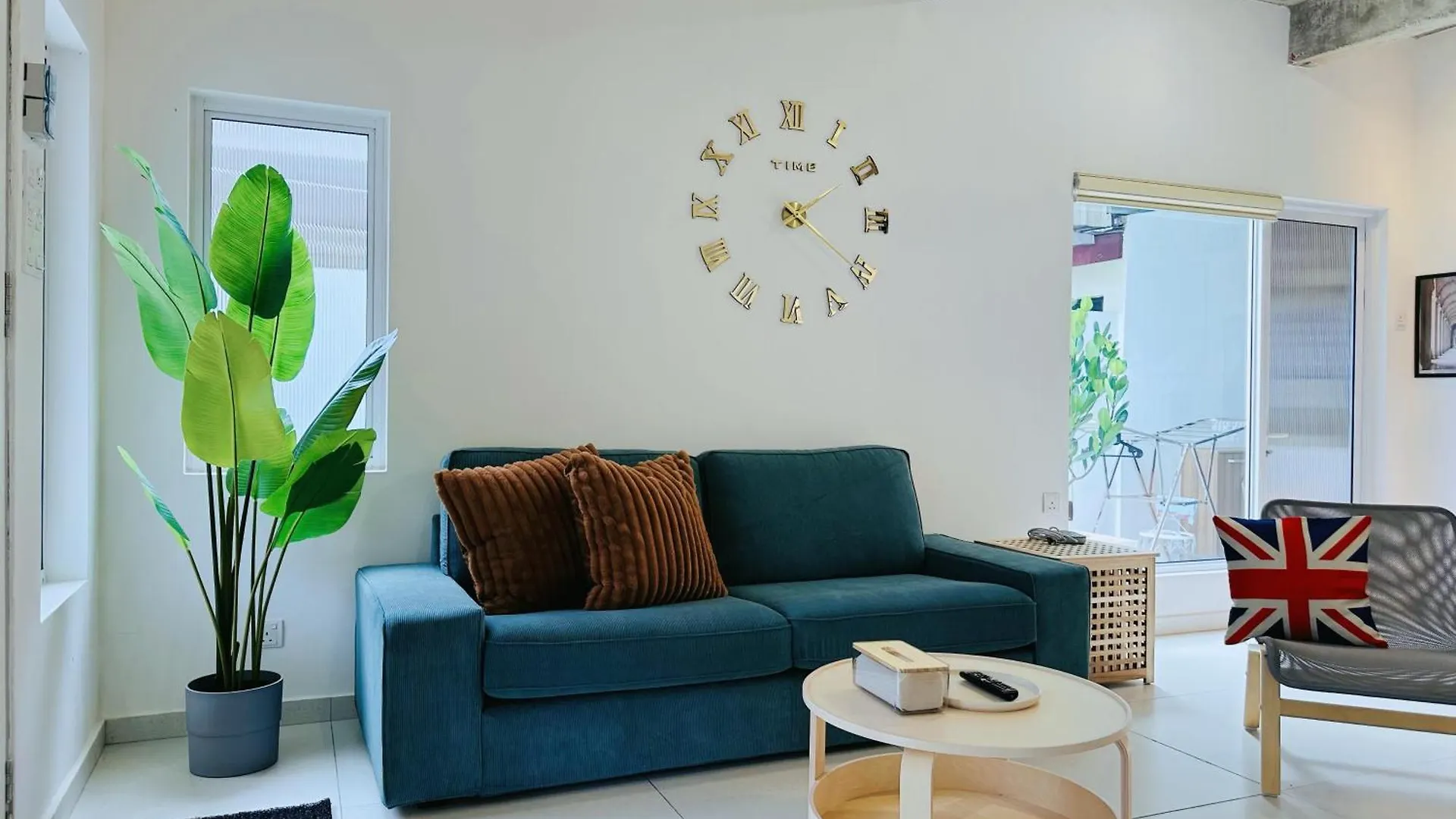 Holiday home New! 10Pax Special 1,5 Storey Semi-D In Georgetown 70 Inch Smart Tv