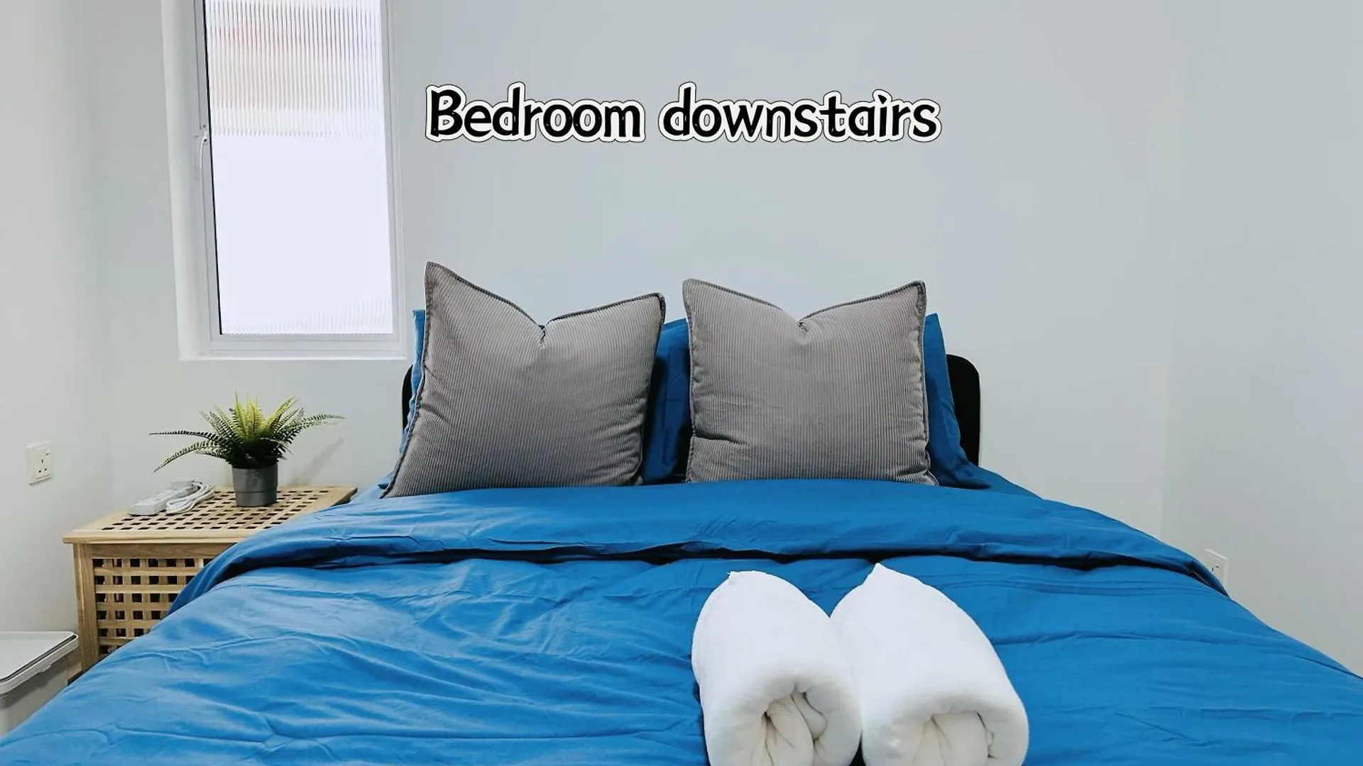 New! 10Pax Special 1,5 Storey Semi-D In Georgetown 70 Inch Smart Tv Holiday home George Town
