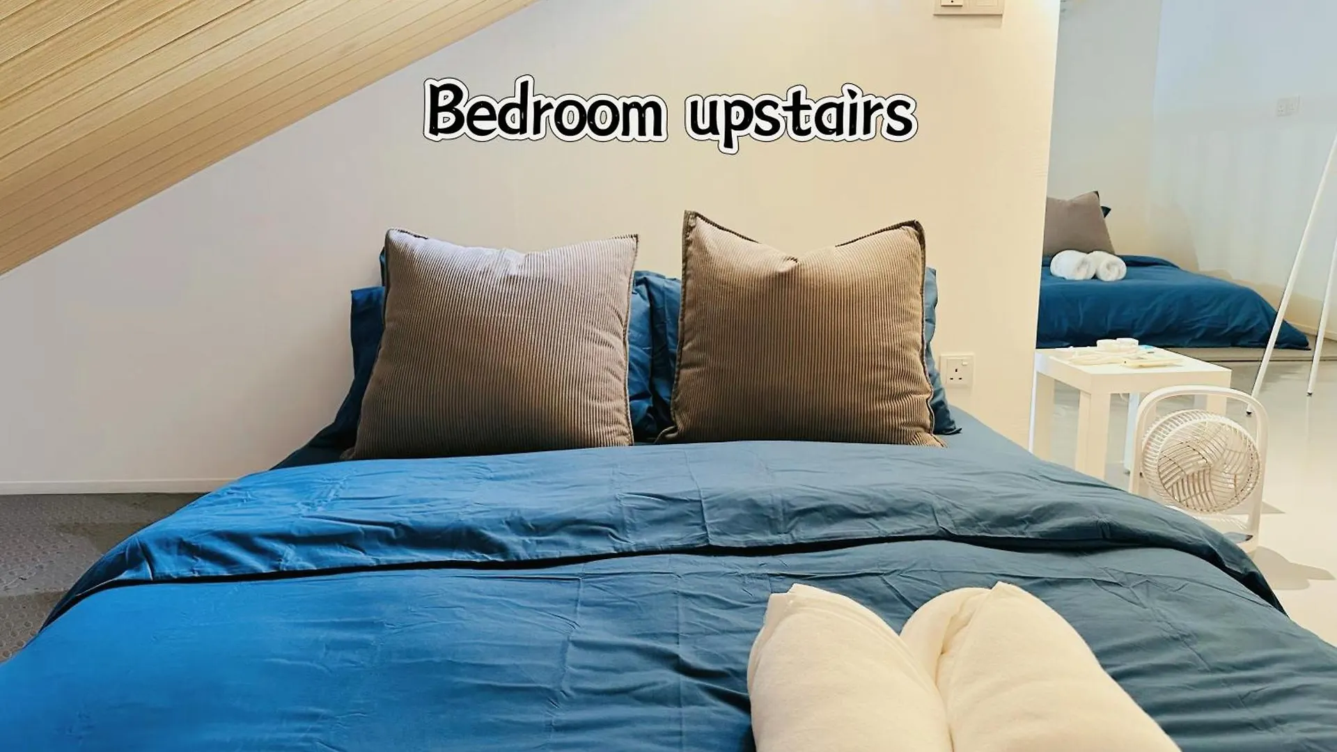Holiday home New! 10Pax Special 1,5 Storey Semi-D In Georgetown 70 Inch Smart Tv