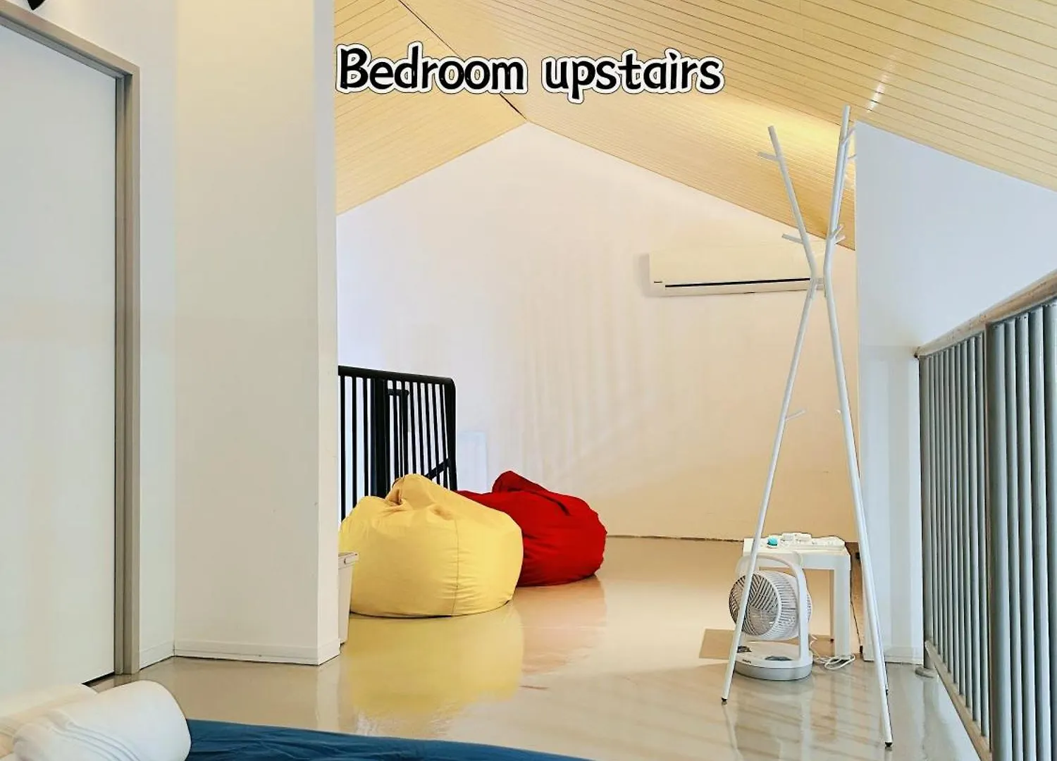 Holiday home New! 10Pax Special 1,5 Storey Semi-D In Georgetown 70 Inch Smart Tv