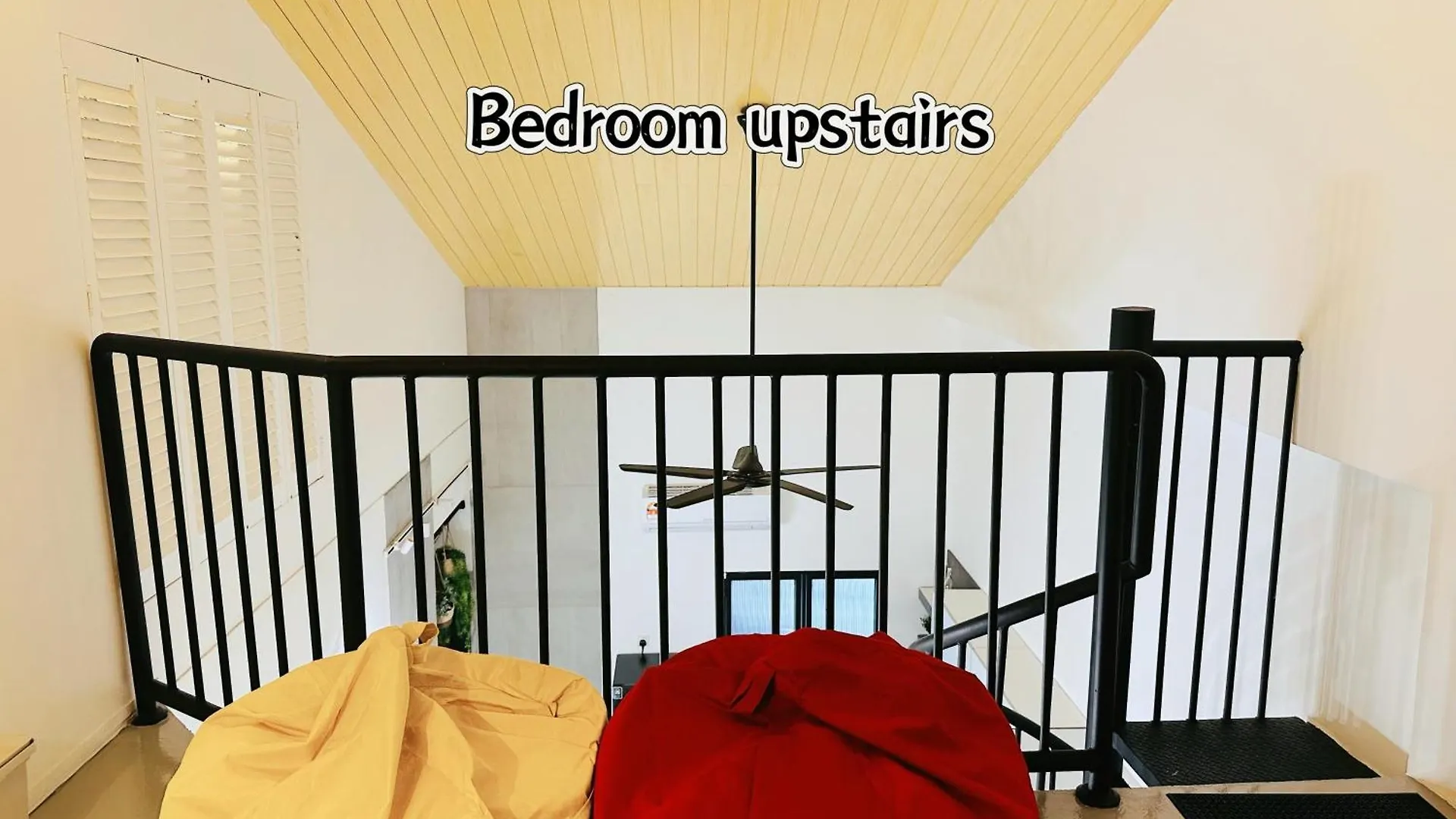 New! 10Pax Special 1,5 Storey Semi-D In Georgetown 70 Inch Smart Tv Holiday home
