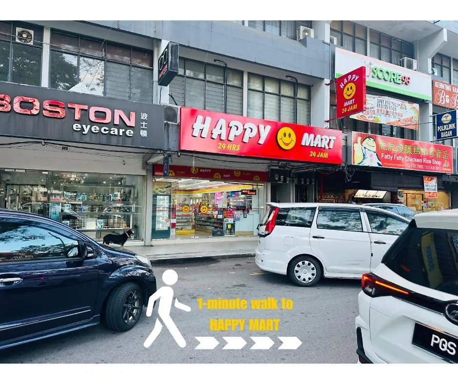 Holiday home New! 10Pax Special 1,5 Storey Semi-D In Georgetown 70 Inch Smart Tv Malaysia